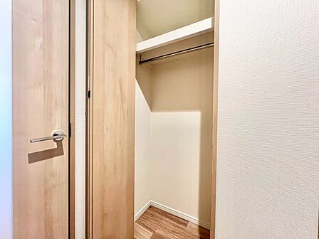 収納スペースが付いていて、お部屋を広く使っていただけます。