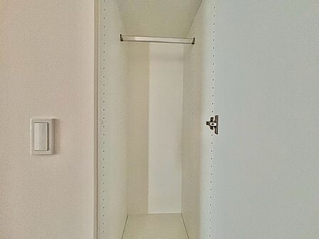 家電やスーツケース、ストック品など何でも片付く嬉しい空間です。