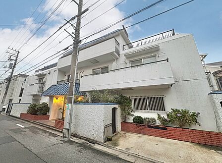 飽きのこないシンプルモダンな外観です。
