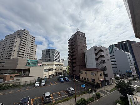 陽当たり・通風・開放感に恵まれた環境です。