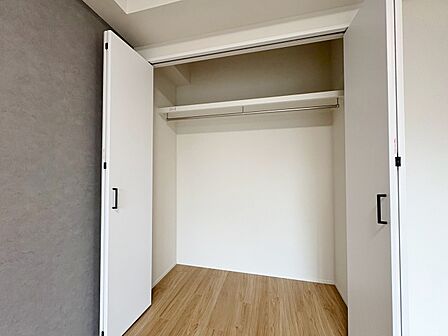 収納スペースが付いていて、お部屋を広く使っていただけます。