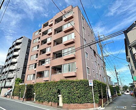 飽きのこないシンプルモダンな外観です。