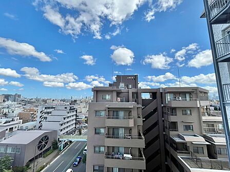陽当たり・通風・開放感に恵まれた環境です。