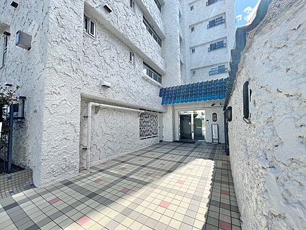 上質感漂う玄関アプローチです。