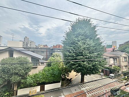 陽当たり・通風・開放感に恵まれた環境です。