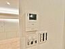 設備：誰が来てもわかる様にモニター付きインターホンを設置。