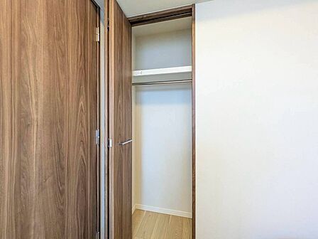 収納スペースが付いていて、お部屋を広く使っていただけます。