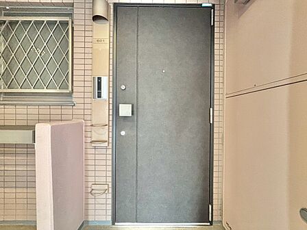 清潔感のある落ち着いた雰囲気の玄関です。