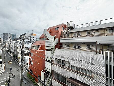 眺望や窓からの景色が良いと、家で過ごす時間も快適です。