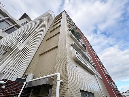 飽きのこないシンプルモダンな外観です。