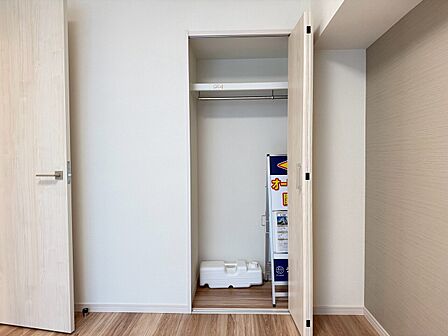 収納スペースが付いていて、お部屋を広く使っていただけます。