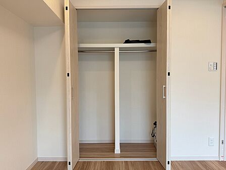 家電やスーツケース、ストック品など何でも片付く嬉しい空間です。
