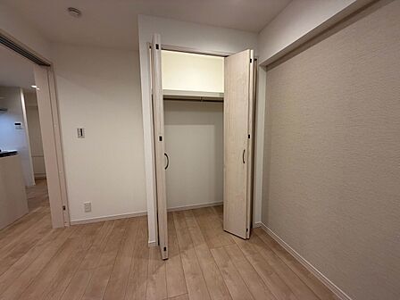 家電やスーツケース、ストック品など何でも片付く嬉しい空間です。