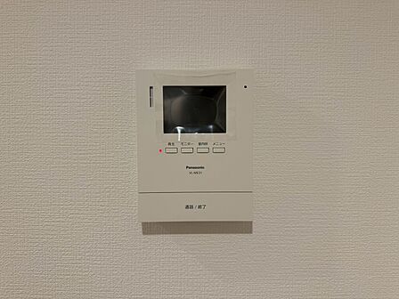 誰が来てもわかる様にモニター付きインターホンを設置。