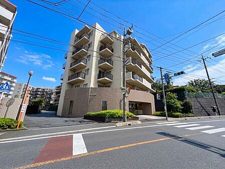 忙しく過ぎゆく日常を置き去るほど、ゆったりした時間が流れる住環境。