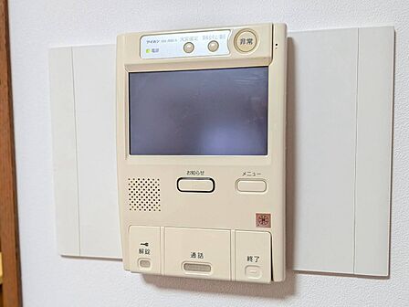 誰が来てもわかる様にモニター付きインターホンを設置。