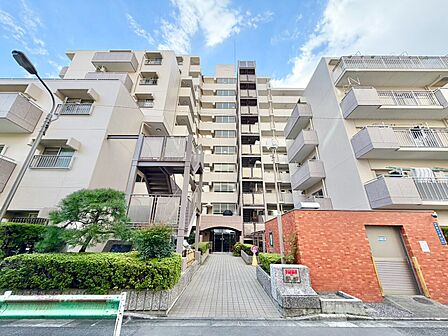 飽きのこないシンプルモダンな外観です。