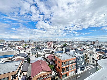 陽当たり・通風・開放感に恵まれた環境です。