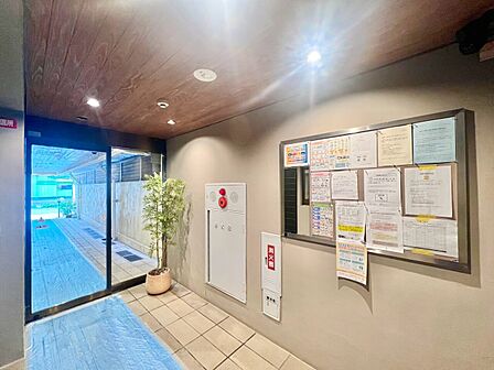 館内は静寂な中が保たれており、管理が行き届いている印象を受けました。