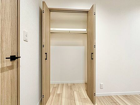 家電やスーツケース、ストック品など何でも片付く嬉しい空間です。