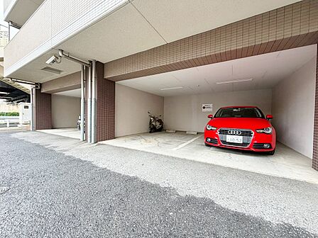 駐車スペースが嬉しいですね。※空き状況は都度ご確認下さい。