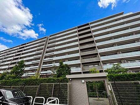 忙しく過ぎゆく日常を置き去るほど、ゆったりした時間が流れる住環境。※CG加工により晴天にしています。
