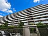 外観：忙しく過ぎゆく日常を置き去るほど、ゆったりした時間が流れる住環境。※CG加工により晴天にしています。