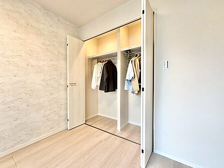 家電やスーツケース、ストック品など何でも片付く嬉しい空間です。