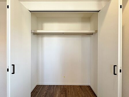 家電やスーツケース、ストック品など何でも片付く嬉しい空間です。