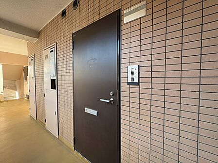清潔感のある落ち着いた雰囲気の玄関です。