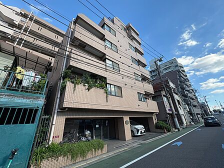 飽きのこないシンプルモダンな外観です。