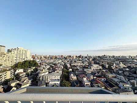 陽当たり・通風・開放感に恵まれた環境です。