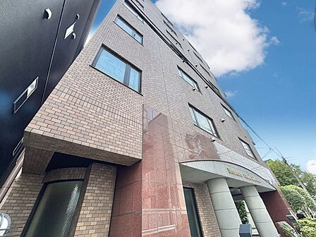 飽きのこないシンプルモダンな外観です。
