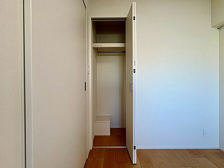 家電やスーツケース、ストック品など何でも片付く嬉しい空間です。