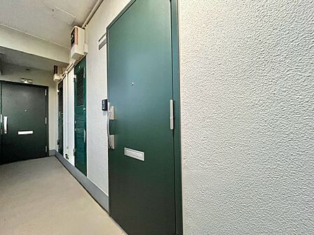 清潔感のある落ち着いた雰囲気の玄関です。