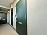玄関：清潔感のある落ち着いた雰囲気の玄関です。