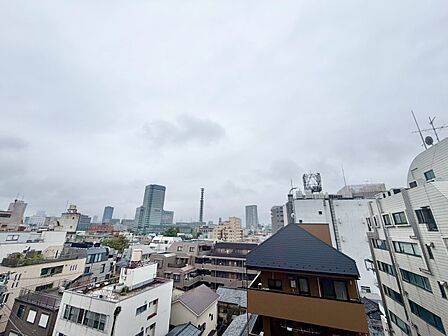 陽当たり・通風・開放感に恵まれた環境です。