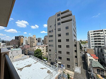 眺望や窓からの景色が良いと、家で過ごす時間も快適です。