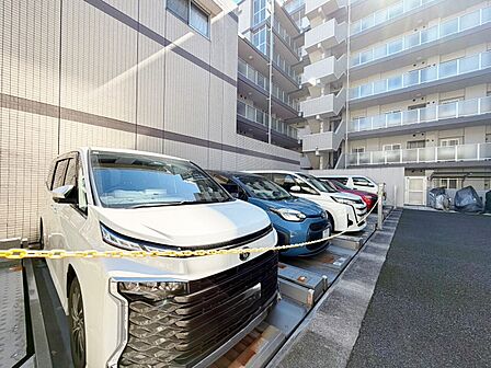 駐車スペースが嬉しいですね。※空き状況は都度ご確認下さい。