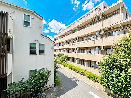 陽当たり・通風・開放感に恵まれた環境です。※CG加工により晴天にしています。
