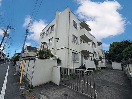飽きのこないシンプルモダンな外観です。