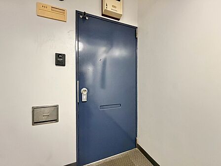 清潔感のある落ち着いた雰囲気の玄関です。