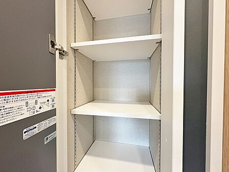家電やスーツケース、ストック品など何でも片付く嬉しい空間です。