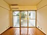 室内：通風・採光に優れ、心地よい光と風が溢れています。
