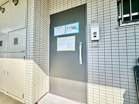 清潔感のある落ち着いた雰囲気の玄関です。
