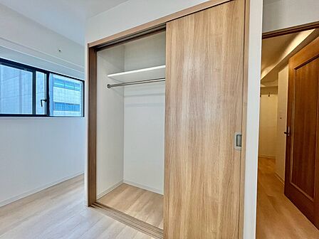 家電やスーツケース、ストック品など何でも片付く嬉しい空間です。