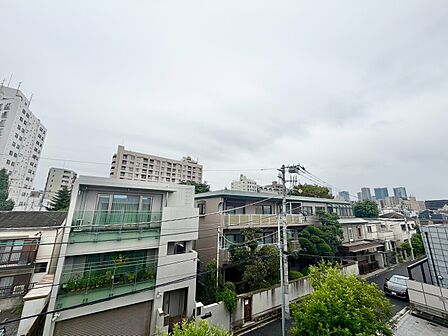 眺望や窓からの景色が良いと、家で過ごす時間も快適です。