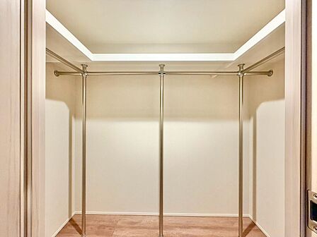 家電やスーツケース、ストック品など何でも片付く嬉しい空間です。