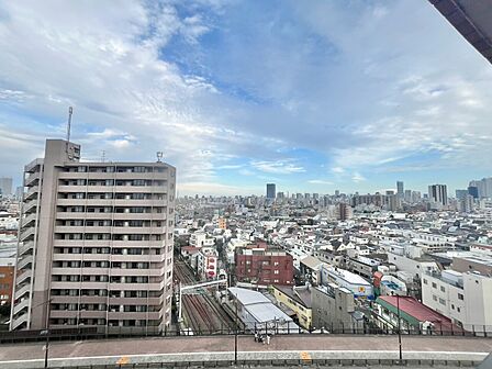 陽当たり・通風・開放感に恵まれた環境です。