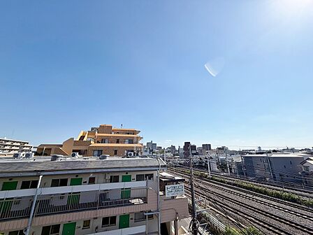 陽当たり・通風・開放感に恵まれた環境です。
